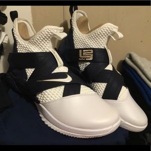 NWOT BRAND NEW NEVER USED LEBRONS SOLDIER 12